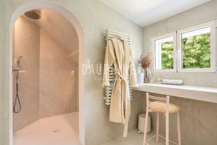 Image No.18-5 Bed House for sale