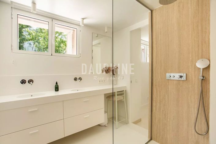 Image No.19-5 Bed House for sale
