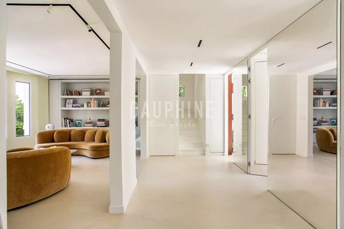 Image No.7-5 Bed House for sale