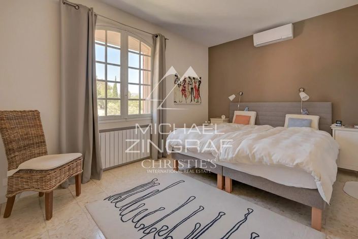 Image No.3-5 Bed House for sale