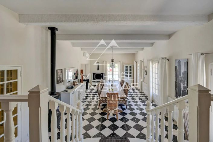 Image No.7-5 Bed House for sale