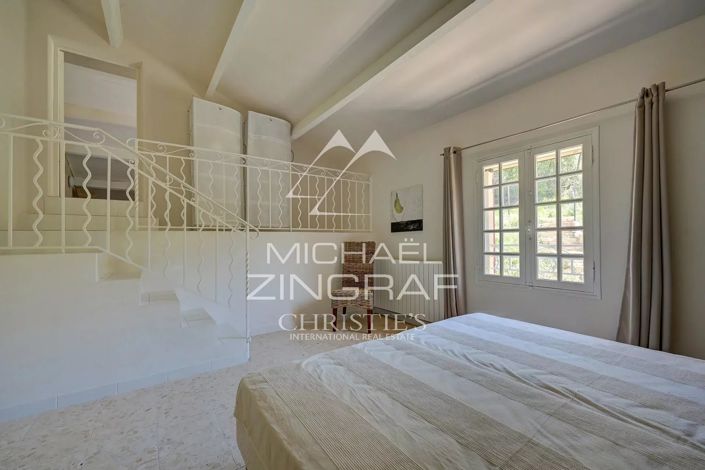 Image No.8-5 Bed House for sale