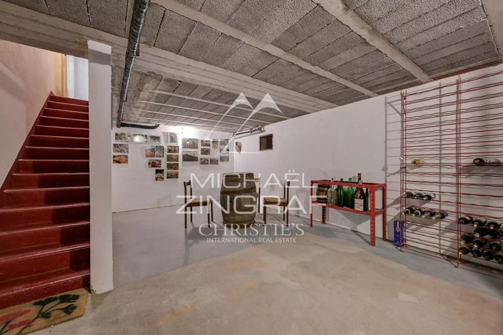 Image No.9-5 Bed House for sale