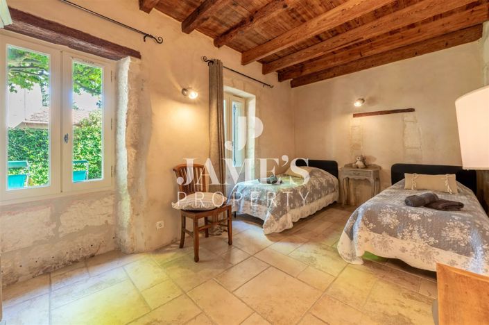 Image No.18-5 Bed House for sale