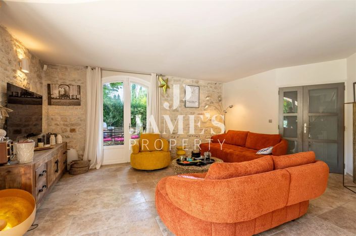 Image No.9-5 Bed House for sale