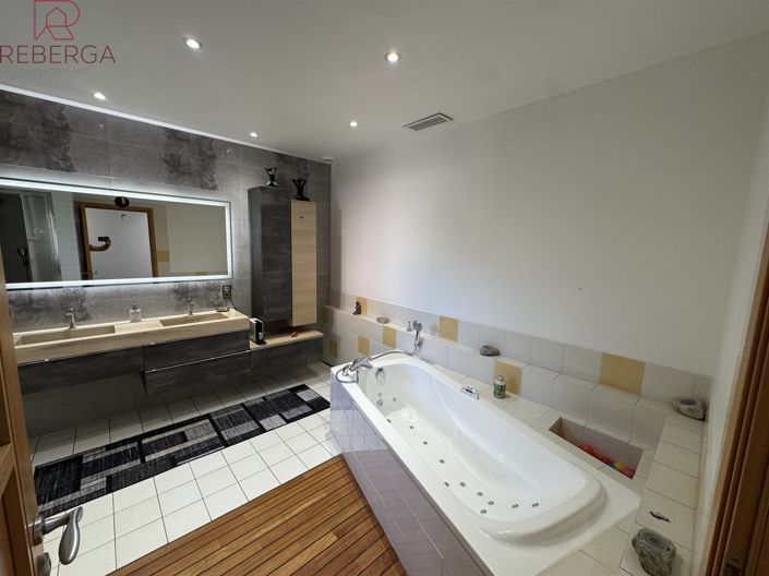 Image No.18-4 Bed House for sale