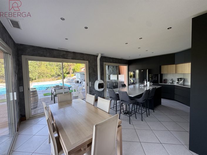 Image No.7-4 Bed House for sale