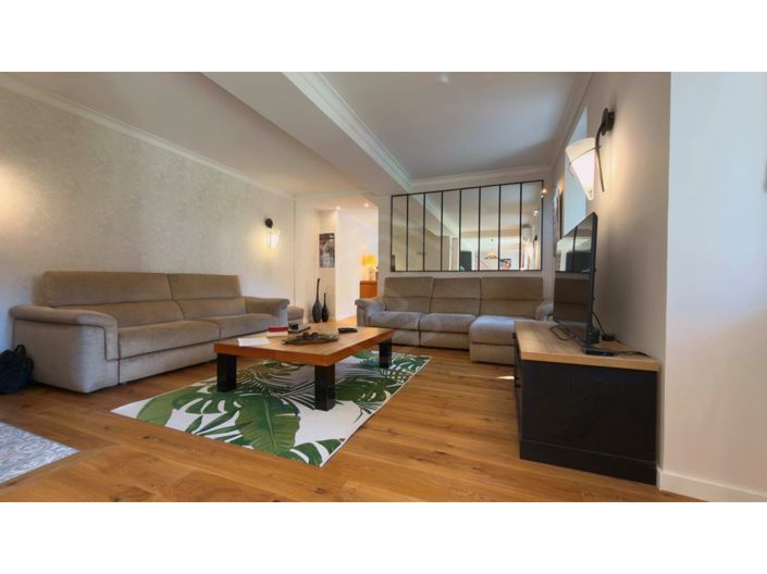 Image No.16-5 Bed House for sale