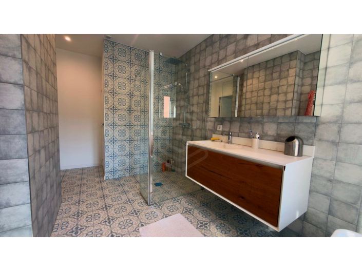 Image No.16-5 Bed House for sale