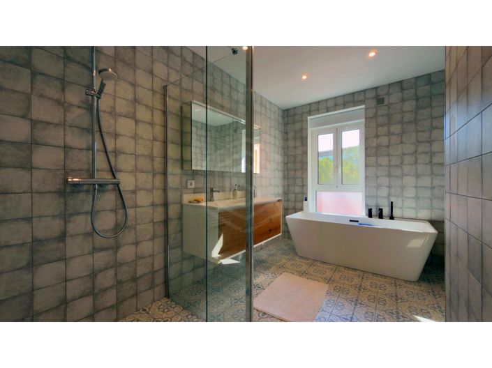 Image No.20-5 Bed House for sale