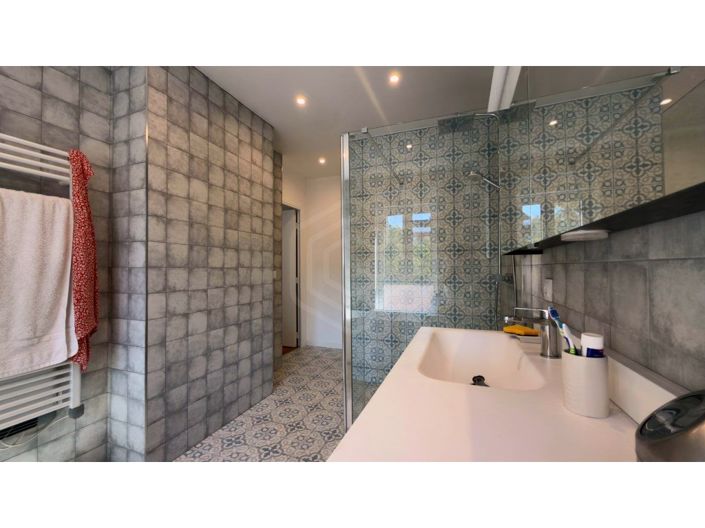 Image No.22-5 Bed House for sale