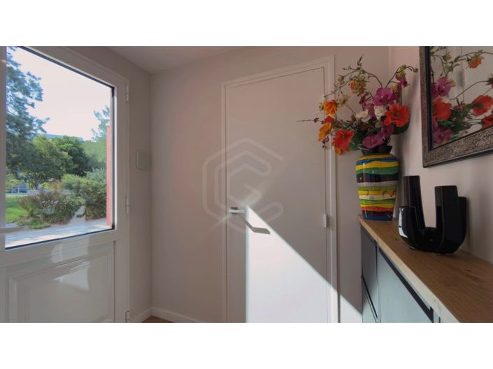 Image No.30-5 Bed House for sale