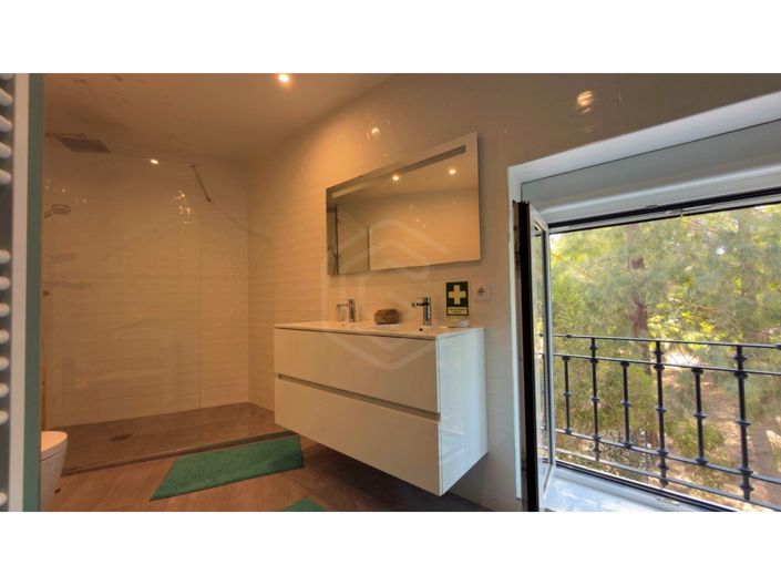 Image No.54-5 Bed House for sale