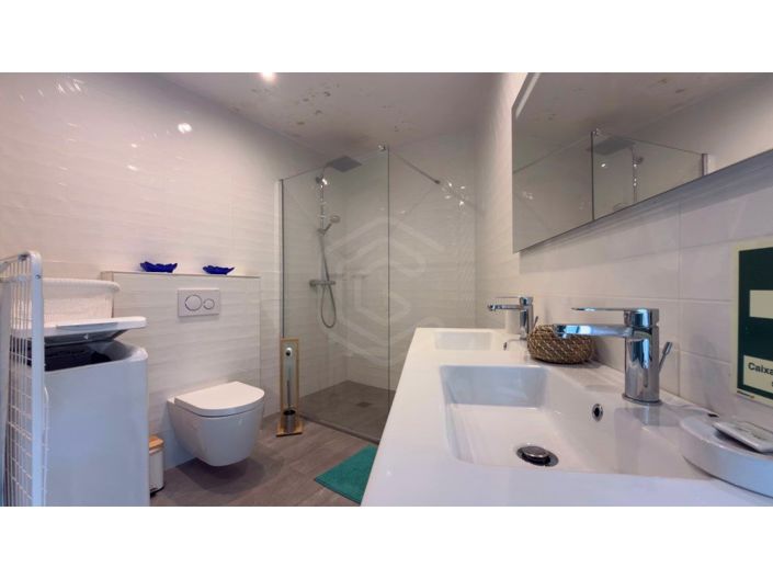 Image No.55-5 Bed House for sale