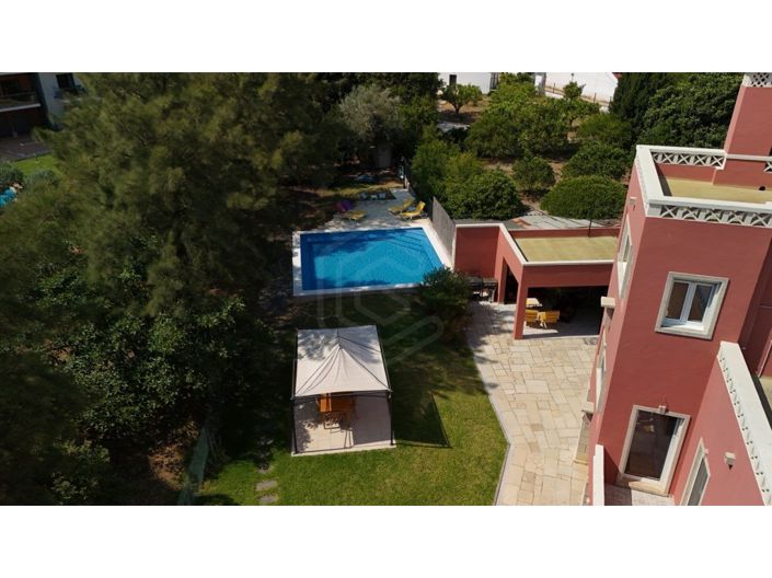 Image No.8-5 Bed House for sale