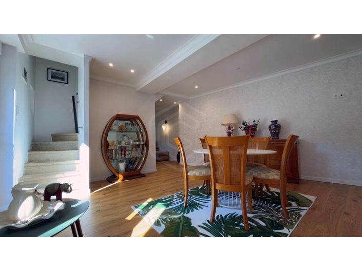 Image No.9-5 Bed House for sale