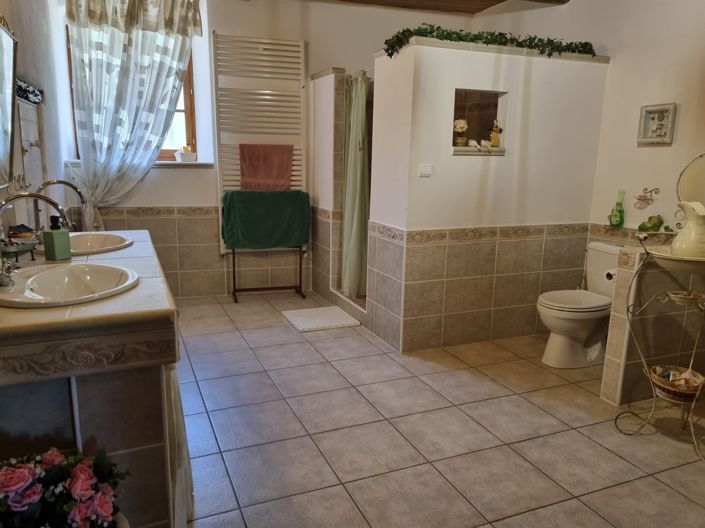 Image No.28-4 Bed House for sale
