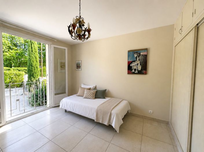 Image No.10-4 Bed House for sale