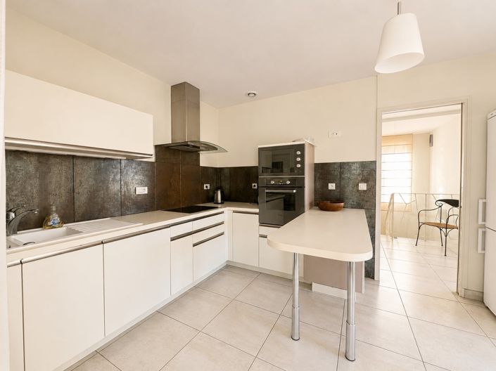 Image No.6-4 Bed House for sale