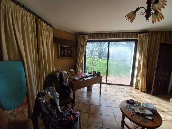 Image No.8-5 Bed House for sale