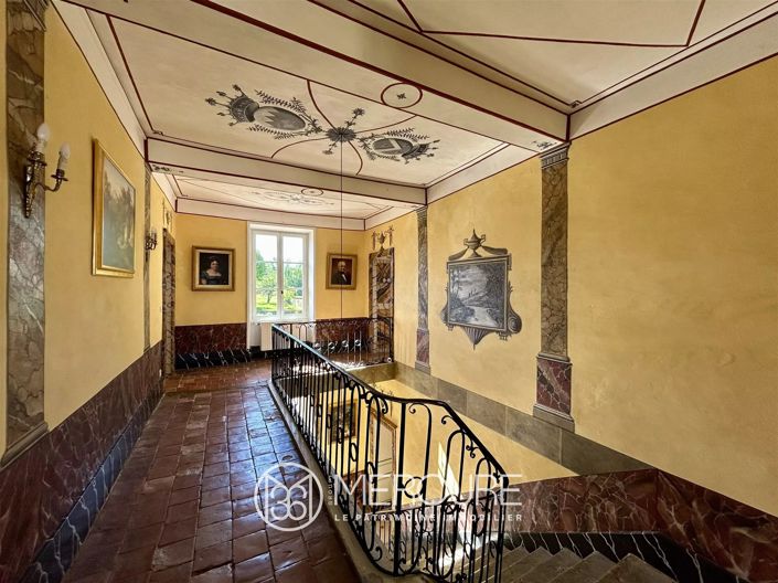 Image No.16-10 Bed Property for sale