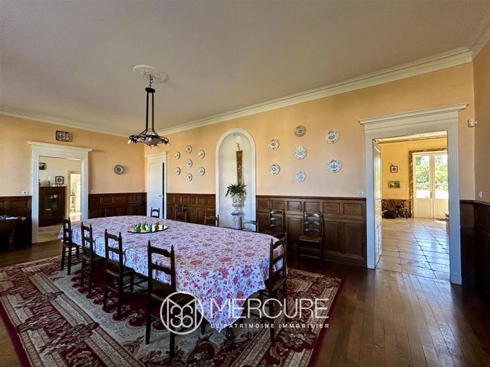 Image No.17-10 Bed Property for sale
