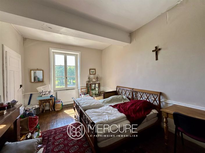 Image No.20-10 Bed Property for sale