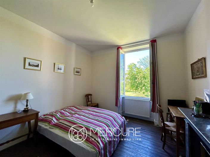 Image No.21-10 Bed Property for sale