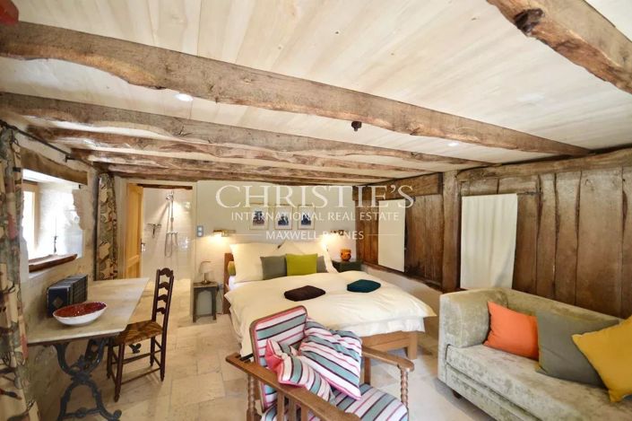 Image No.8-12 Bed House for sale