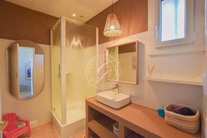Image No.18-5 Bed House for sale
