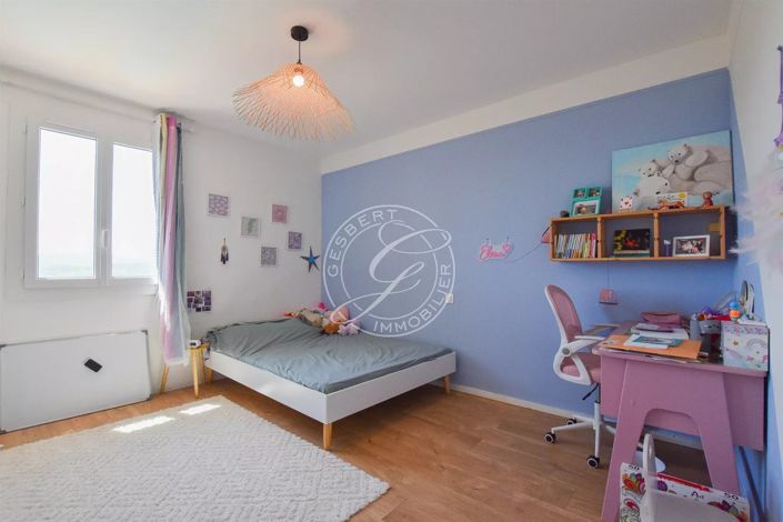 Image No.19-5 Bed House for sale