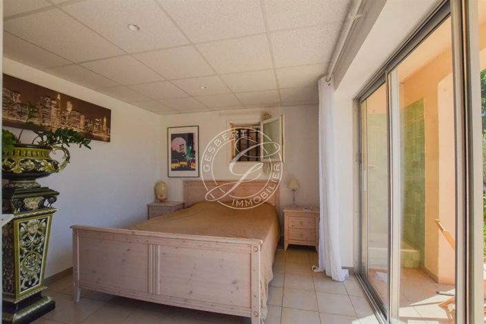 Image No.28-5 Bed House for sale
