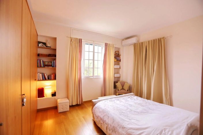 Image No.5-5 Bed House for sale