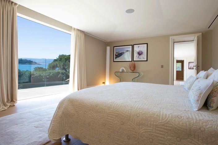 Image No.6-5 Bed House for sale