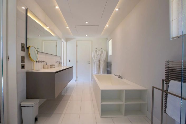 Image No.8-5 Bed House for sale