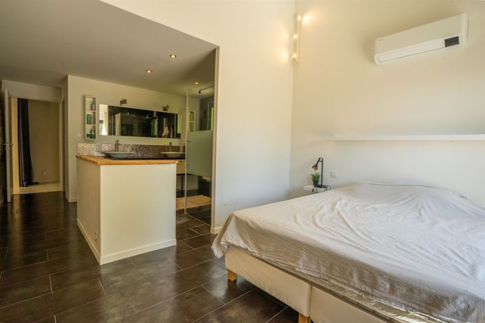 Image No.19-5 Bed House for sale