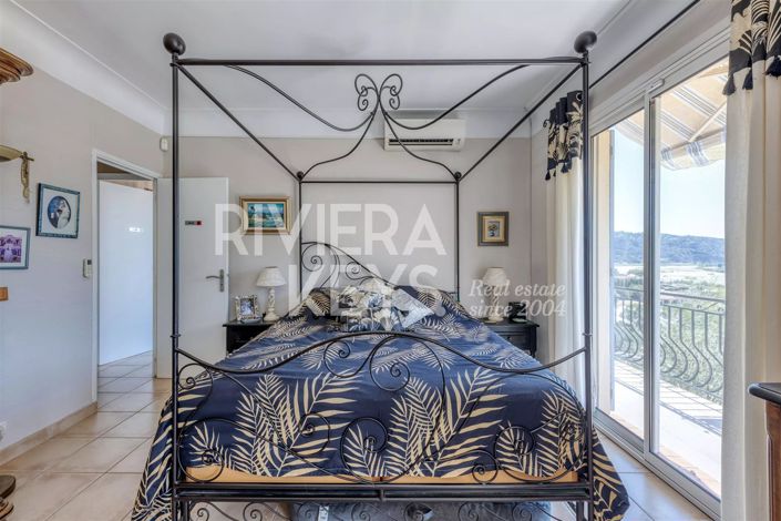 Image No.17-4 Bed House for sale