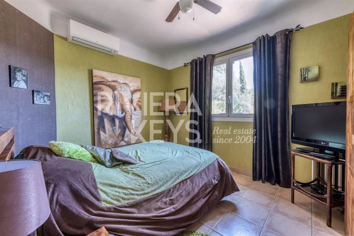 Image No.18-4 Bed House for sale