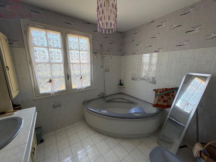 Image No.19-3 Bed House for sale