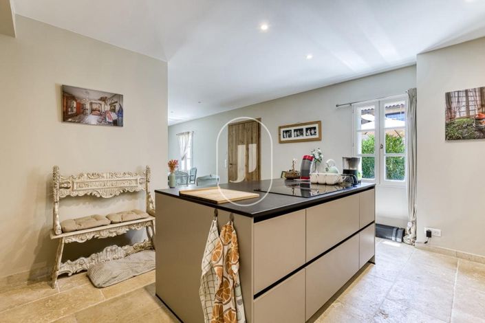 Image No.6-4 Bed House for sale