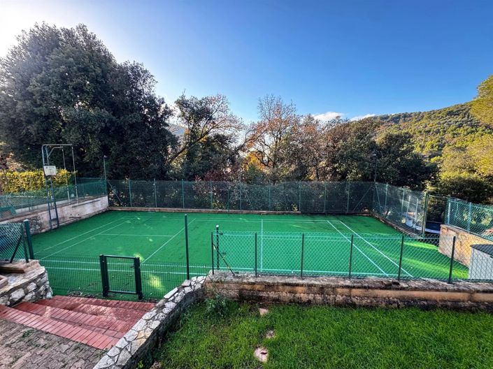 Image No.16-5 Bed House for sale