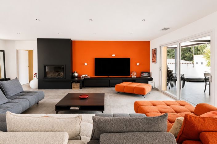Image No.2-6 Bed House for sale