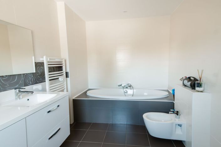 Image No.20-6 Bed House for sale