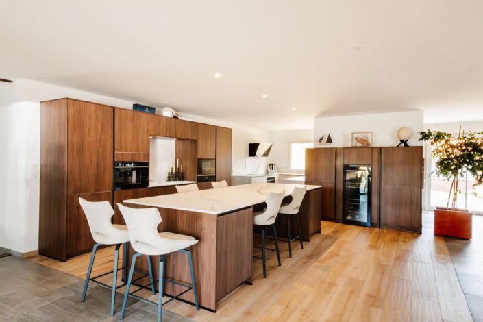 Image No.3-6 Bed House for sale