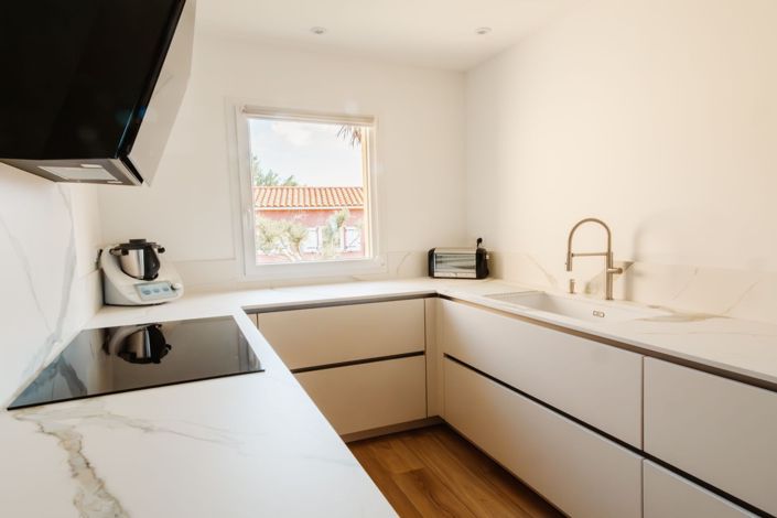 Image No.5-6 Bed House for sale