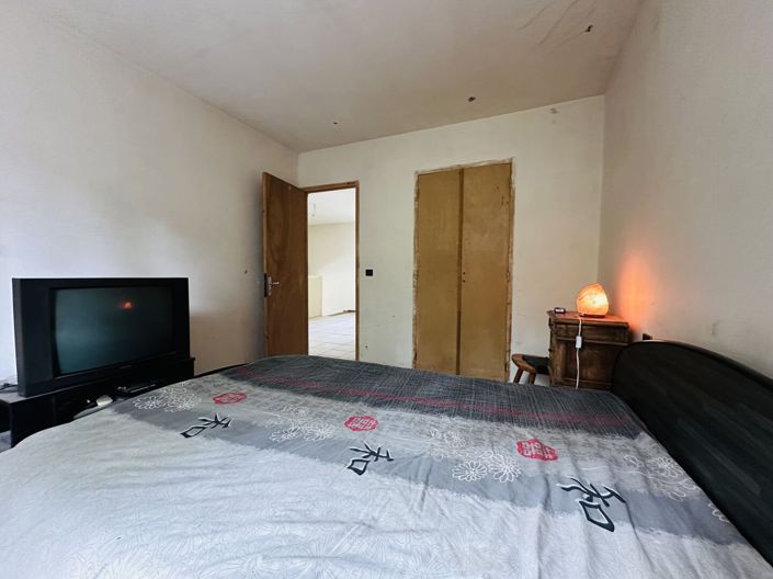 Image No.17-3 Bed Property for sale