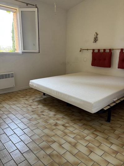 Image No.10-3 Bed House for sale