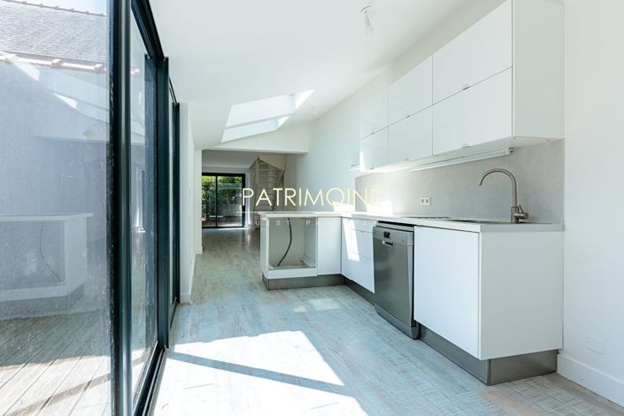 Image No.8-3 Bed House for sale