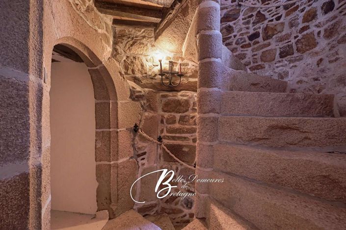 Image No.7-8 Bed House for sale