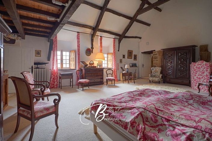 Image No.8-8 Bed House for sale